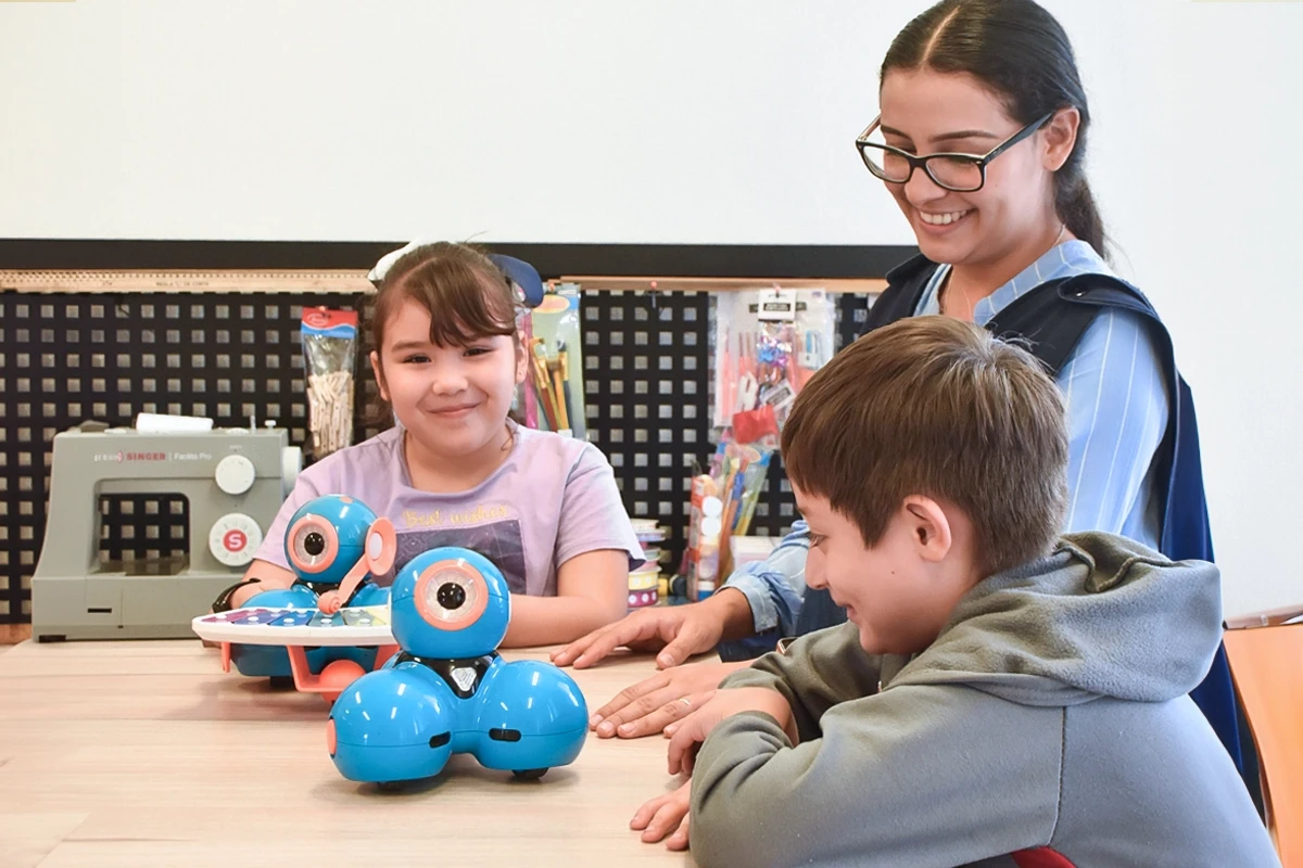 Papel de la inteligencia artificial en la educación básica 01